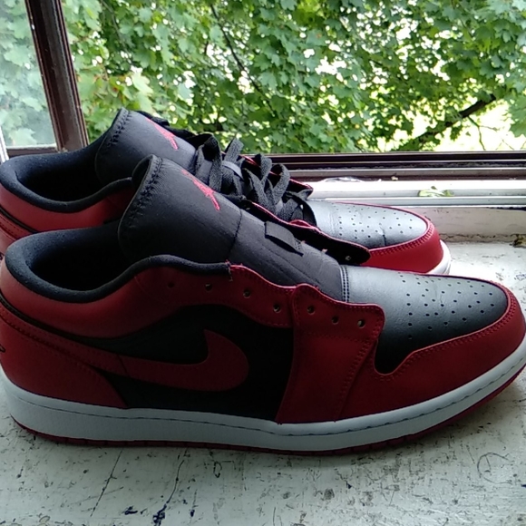 Nike - Picture 3 of 4